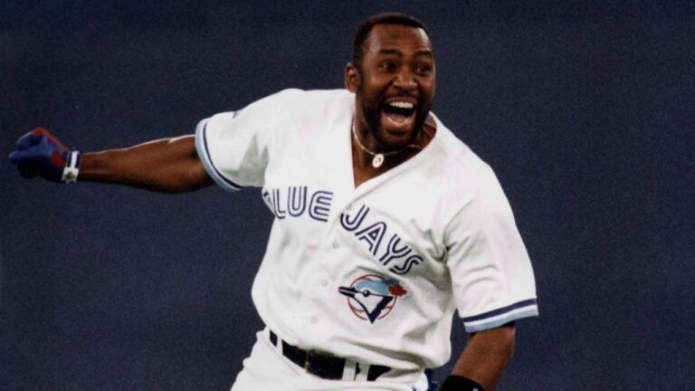 Blue Jays unveil Joe Carter statue honouring World Series titles