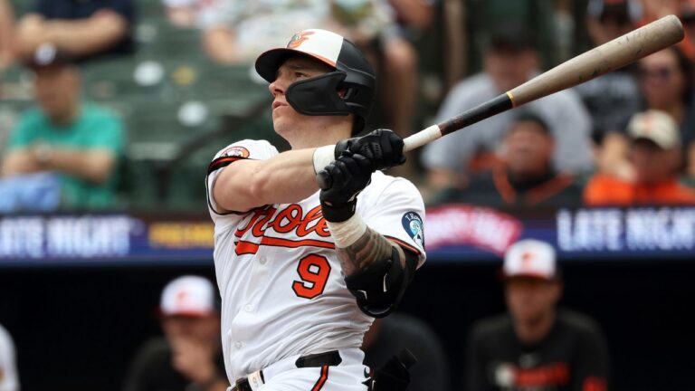 Canada’s Tyler O’Neill exits vs. Red Sox with apparent injury