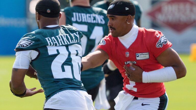 Eagles Jalen Hurts and Saquon Barkley believe LeBron James is great for city