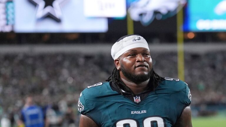 Eagles ink DT Jalen Carter to record-setting extension