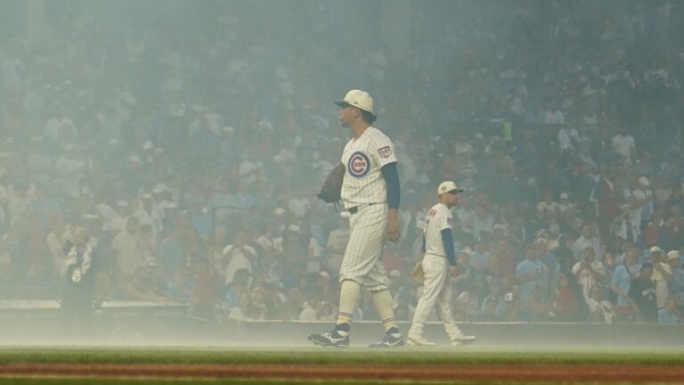 Fog disrupts Cubs, Cardinals game at Wrigley Field