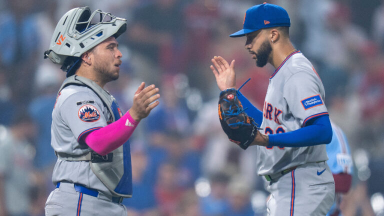 Francisco Alvarez homers twice as Mets beat Phillies under smoky sky