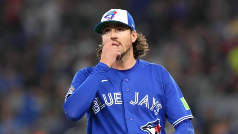 Report: Kevin Gausman says Blue Jays ‘not nearly as close-knit’ as 2025
