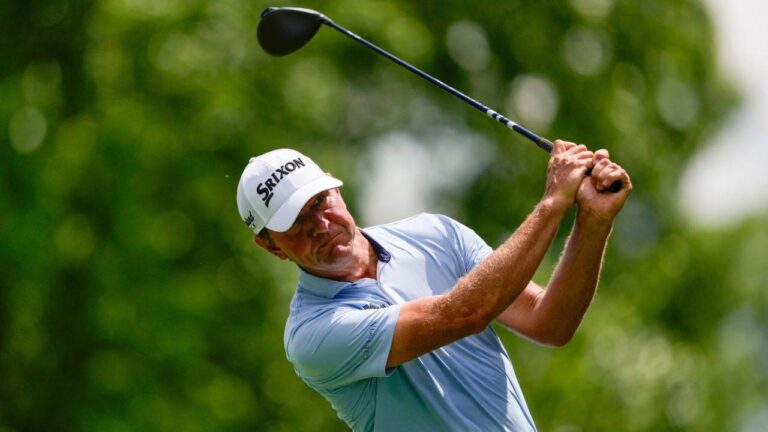 Lucas Glover builds two-shot lead in John Deere Classic