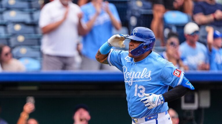 MLB Roundup: Perez ties Royals home run record in win
