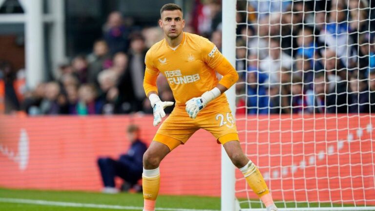 Manchester United lands goalkeeper Karl Darlow on a deal through 2028