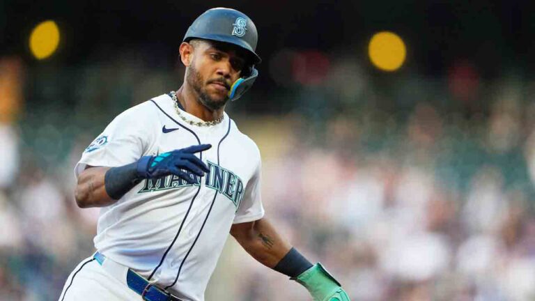 Mariners place Julio Rodriguez on 7-day concussion IL ahead of Blue Jays series