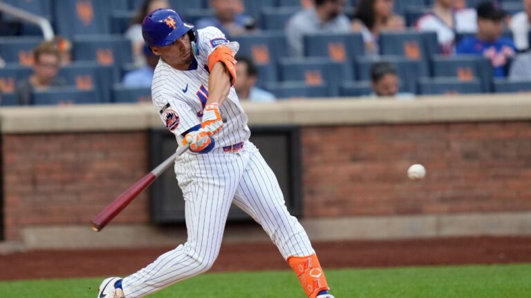 Mets use five-run fifth inning to surge to win over Royals