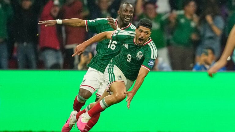 Mexico ends 40-year knockout drought, beats Ecuador to reach Round of 16