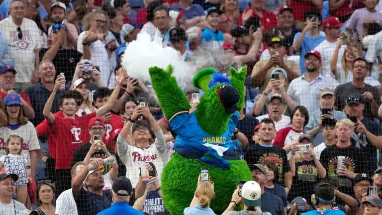 Phillie Phanatic celebrates 76ers signing LeBron James with chalk toss