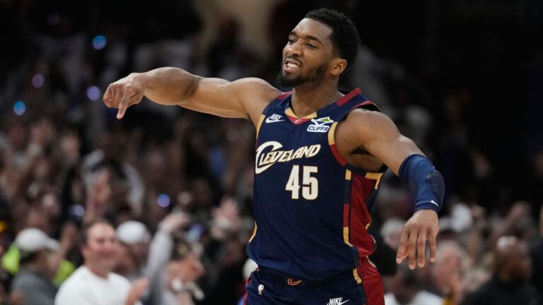 Donovan Mitchell signs four-year, $273M extension with Cavaliers