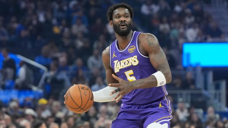 Report: Lakers trade Deandre Ayton to Wizards