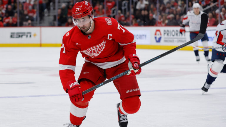 Report: Red Wings’ Larkin hasn’t expanded trade list
