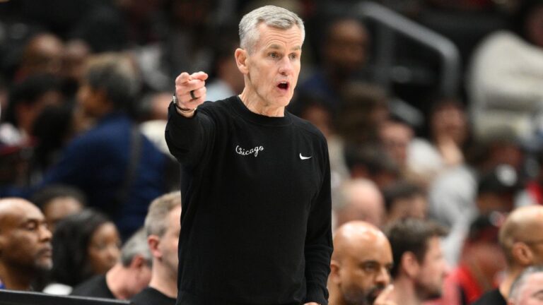Report: Spurs name Billy Donovan lead assistant coach