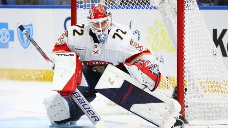 Sergei Bobrovsky agrees to three-year, $21M deal with Maple Leafs