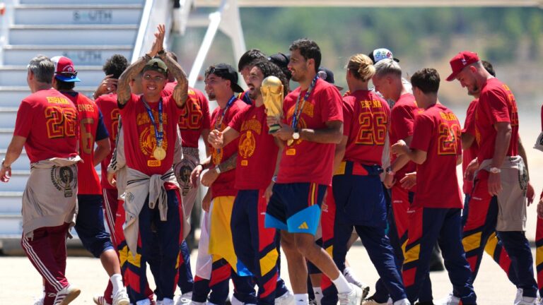 Spain’s World Cup champions return home to royal welcome, parade