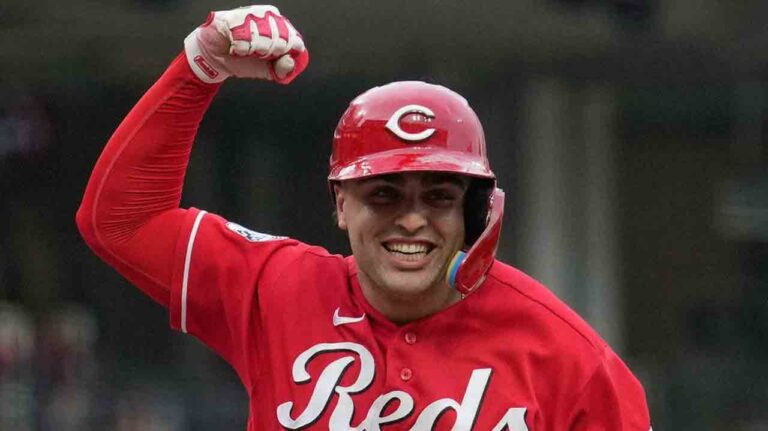 Stewart’s 3-run homer powers Reds to victory over Mariners