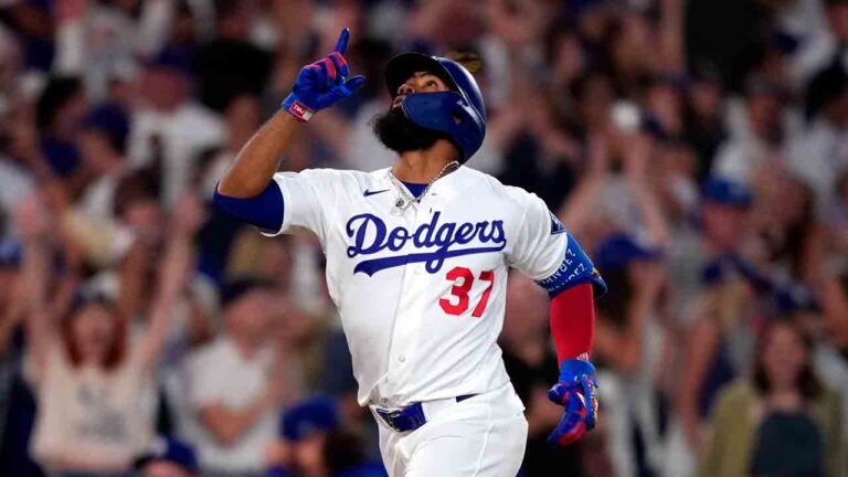 Teoscar Hernandez’s grand slam helps Dodgers rally past Padres