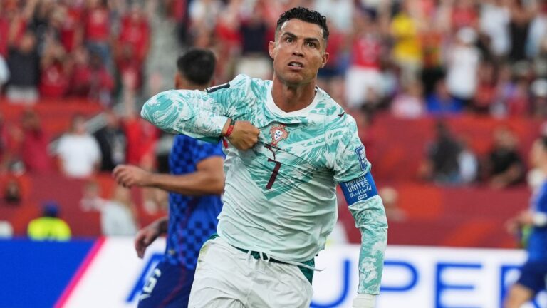 World Cup Daily: Past, present and future stars take the stage
