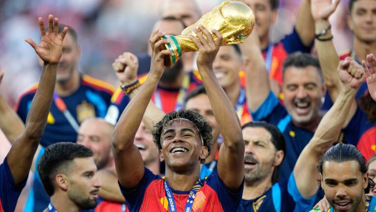 World Cup Daily: Spain outclasses Argentina in final